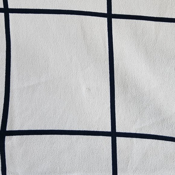 Pre-loved Tommy Hilfiger Blue/White Sheer Front Square Pattern T-shirt. Size XXL - Picture 3 of 16